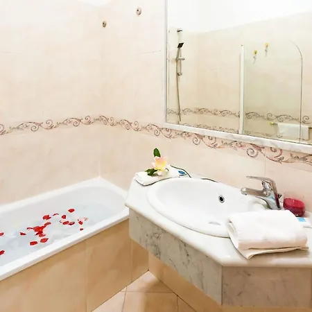 Hotel Caesar 2*
