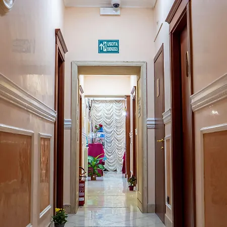 Hotel Caesar 2*