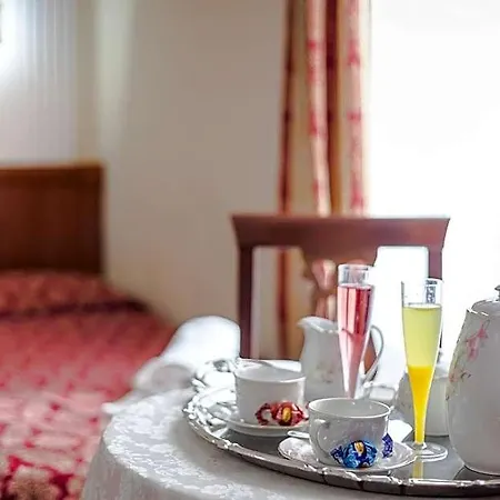 Hotel Caesar 2*